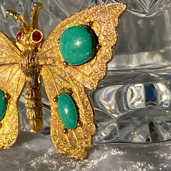 Vintage Butterfly Green Oval Cabochon Gold Tone Brooch - Picture 7 of 15